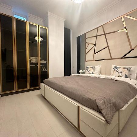 Glamorous One Apartment Brăila Екстериор снимка